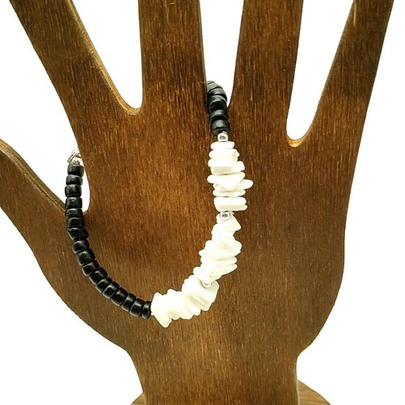 Puka Shell Bracelet Black White Chips Lobster Clasp - Picture 6 of 13